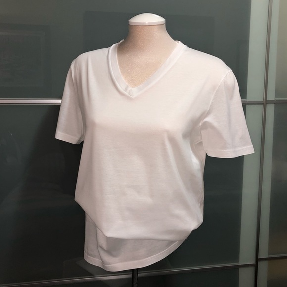 Christian Dior 🐝
T-SHIRT WITH BEE EMBROIDERY - Picture 11 of 15